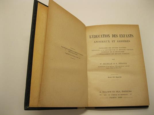 L' education des enfants anormaux et arrie're's. Programme des centres d'interet, initiation a la lecture par la methode visuelle, extension de ce programme a l'enseignement des enfants normaux. Par P. Secelle et A. Dekock, Institutrices a' la Sec - copertina