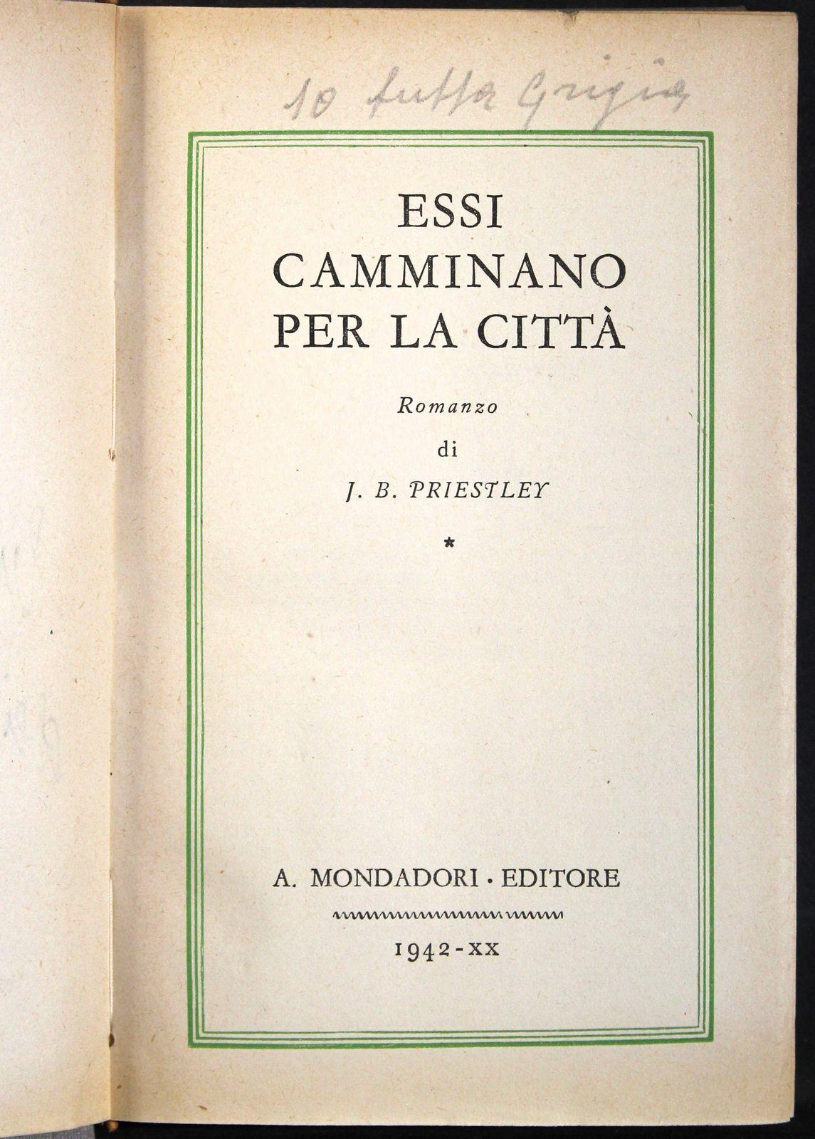 Essi Camminano Per La Città