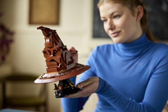 LEGO Harry Potter (76429). Cappello Parlante di Hogwarts con Stemma delle Case e 31 Suoni - 5