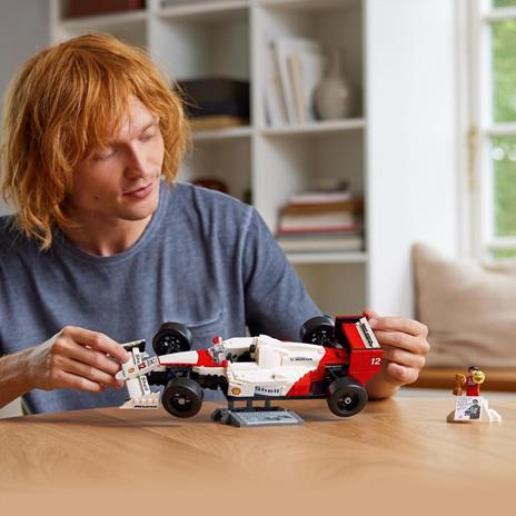 LEGO ICONS McLaren MP4/4 e Ayrton Senna - 2