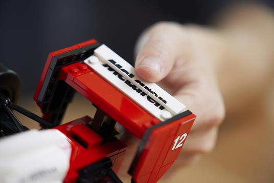 LEGO ICONS McLaren MP4/4 e Ayrton Senna - 6