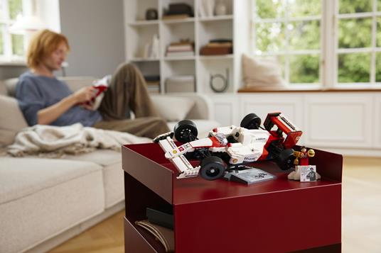 LEGO ICONS McLaren MP4/4 e Ayrton Senna - 9