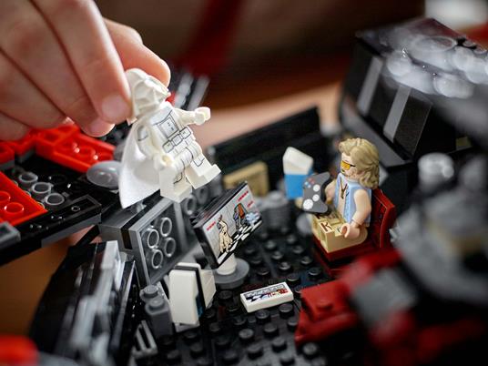LEGO Star Wars (75389). Dark Falcon - 4