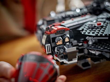 LEGO Star Wars (75389). Dark Falcon - 7