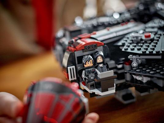 LEGO Star Wars (75389). Dark Falcon - 7