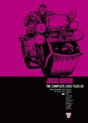 Judge Dredd: The Complete Case Files 05 - John Wagner,Alan Grant - cover